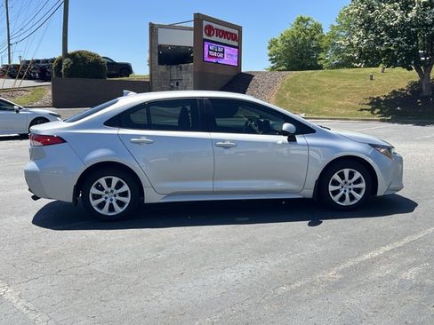 Used 2025 Toyota Corolla LE image 4