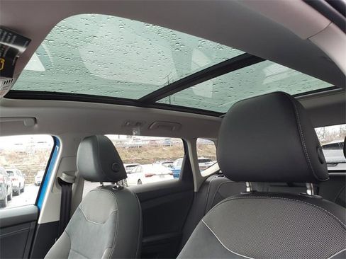 New 2026 Volkswagen Taos SE image 7