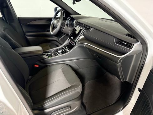 Certified 2025 Jeep Grand Cherokee L Laredo w/ Luxury Tech Group I image 17