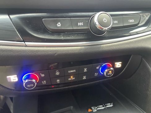 Used 2022 Buick Enclave Premium image 13