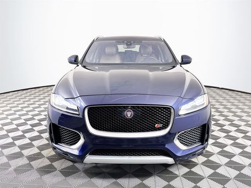 Used 2019 Jaguar F-PACE S image 2