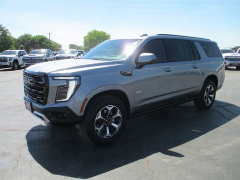 Used 2025 GMC Yukon XL AT4 Ultimate AWD/4WD image 11