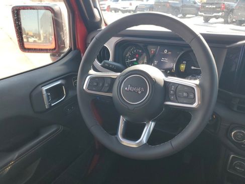 Used 2025 Jeep Wrangler Unlimited Sahara image 7