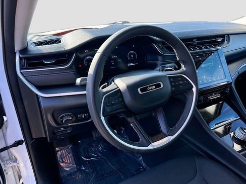 Used 2023 Jeep Grand Cherokee L Laredo RWD image 8
