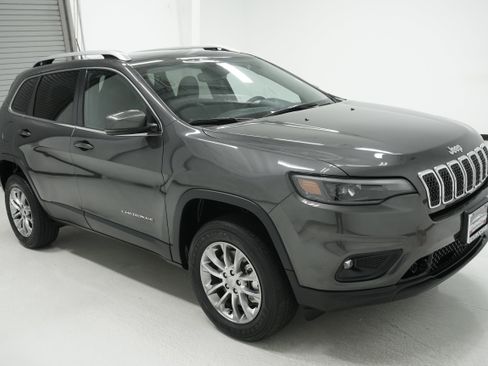 Used 2021 Jeep Cherokee Latitude Lux w/ Sun & Sound Group image 3