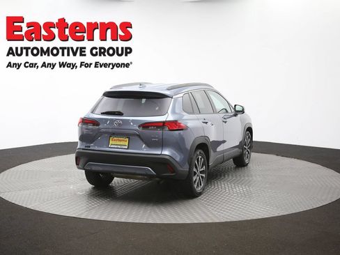 Used 2022 Toyota Corolla Cross XLE w/ Convenience Package AWD/4WD image 40