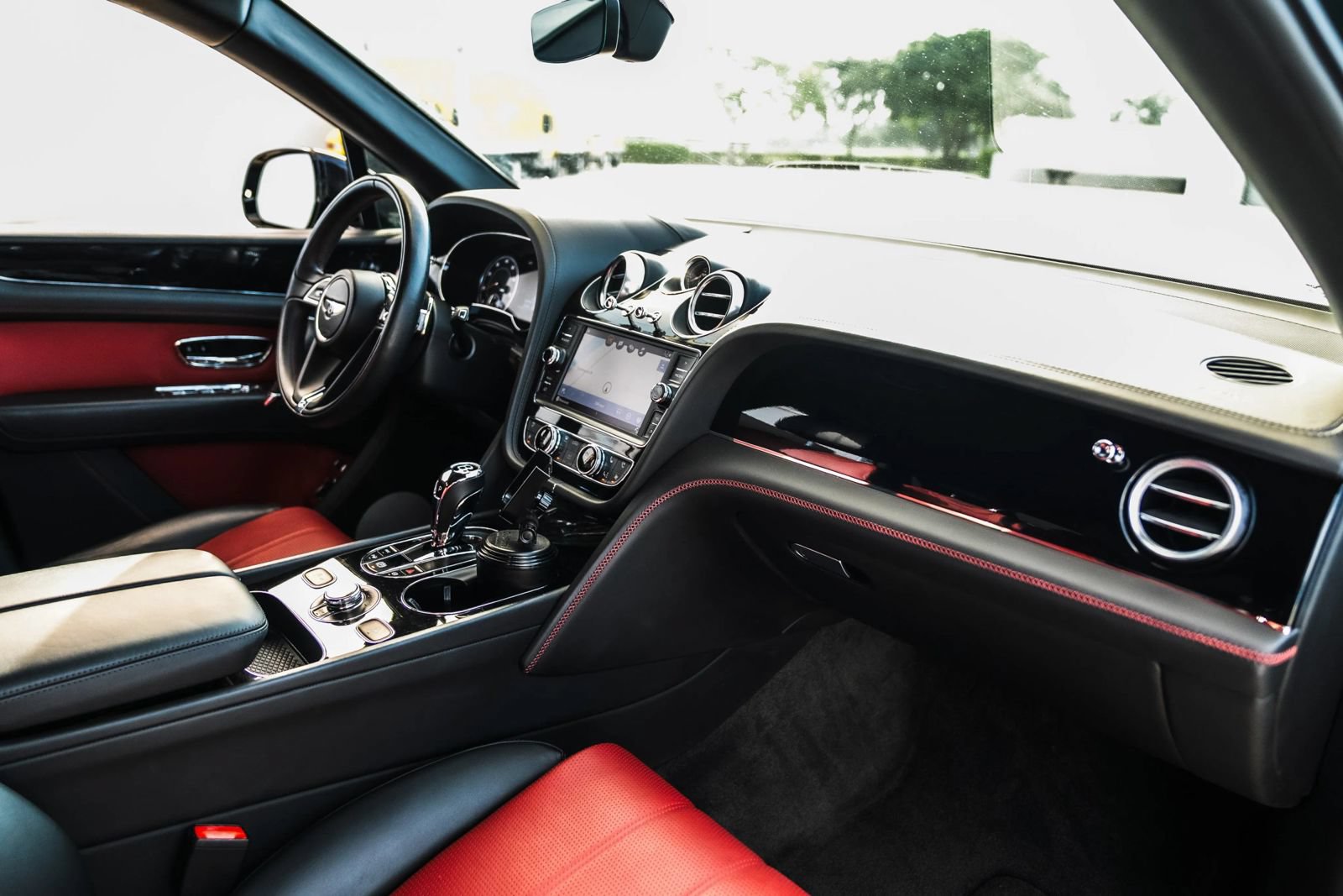 Used 2019 Bentley Bentayga AWD/4WD image 26