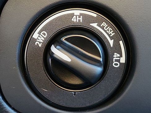 Certified 2025 Nissan Frontier SV image 26