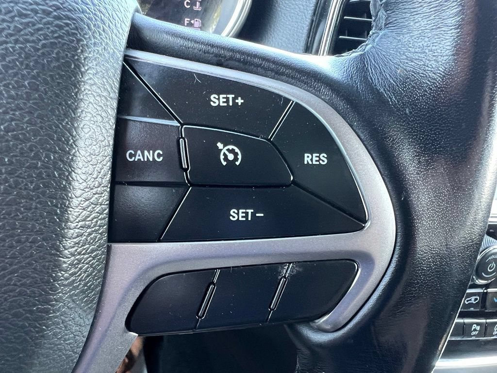 Used 2022 Jeep Grand Cherokee Laredo X AWD/4WD image 38