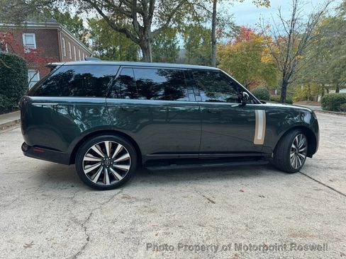 Used 2025 Land Rover Range Rover SV AWD/4WD image 8