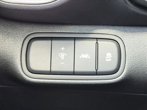 Used 2021 Hyundai Venue SE FWD image 16