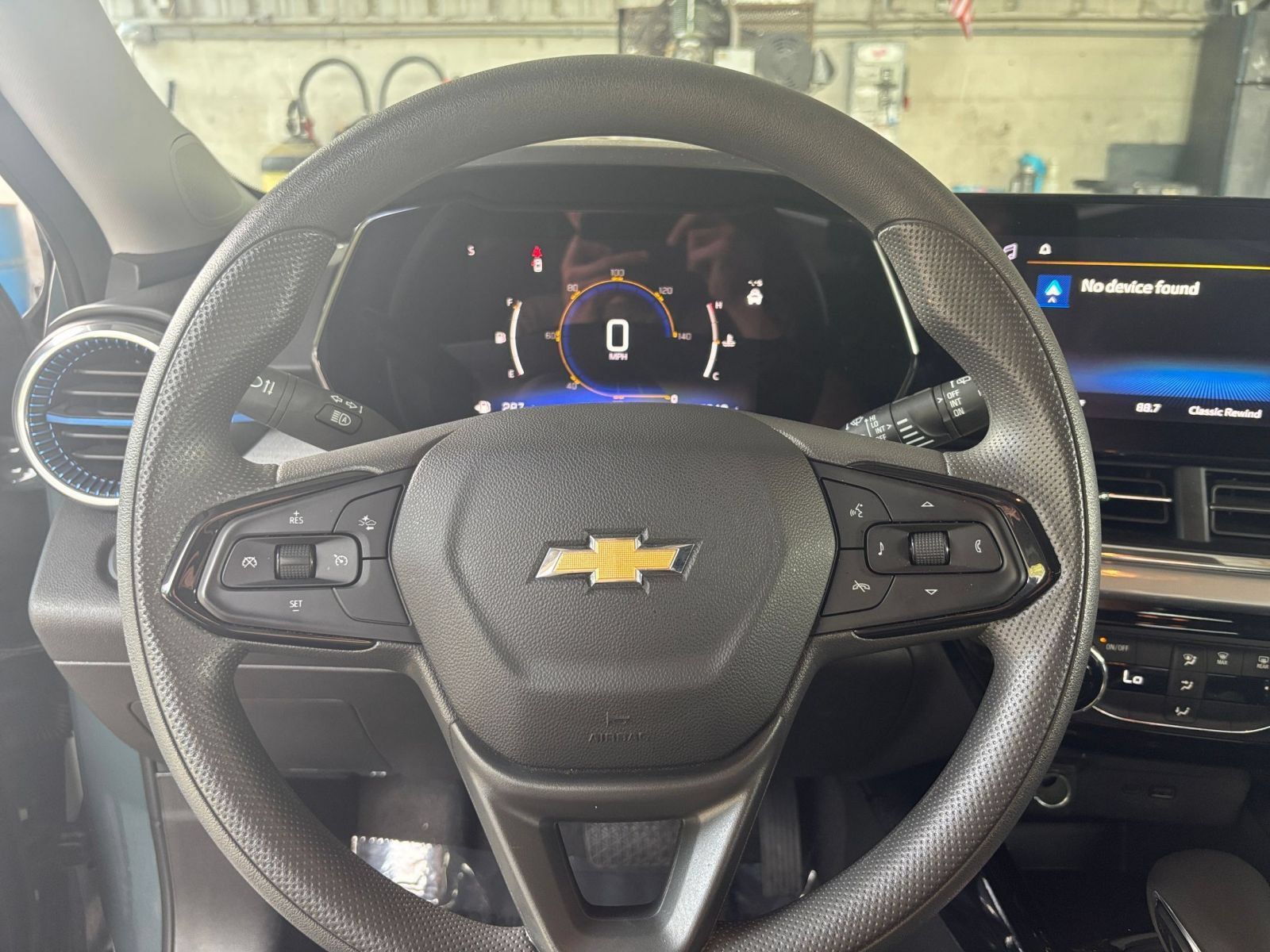 Used 2025 Chevrolet Trax LT FWD image 26