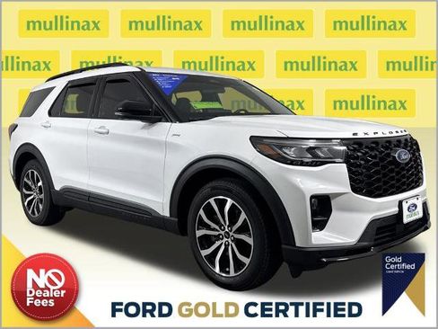 Certified 2025 Ford Explorer ST-Line image 1