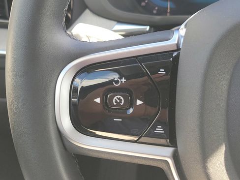 Used 2025 Volvo XC60 B5 Plus image 18