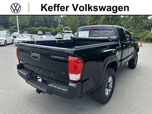 Used 2017 Toyota Tacoma SR5 w/ Tow Package AWD/4WD image 5