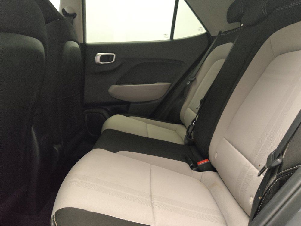 Used 2020 Hyundai Venue SEL FWD image 18