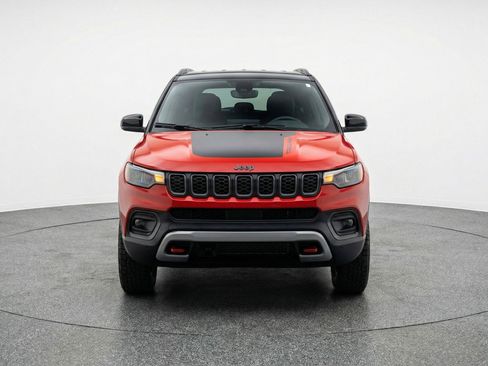 Used 2025 Jeep Compass Trailhawk image 2