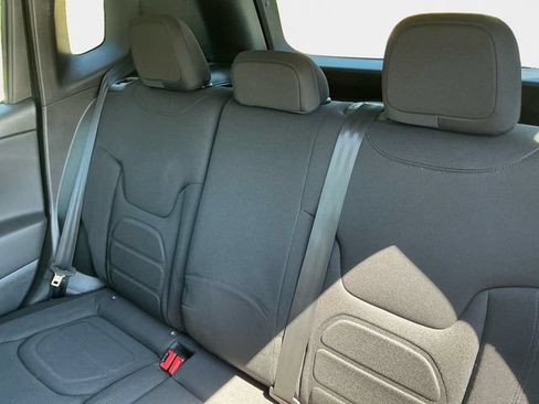 Used 2022 Jeep Renegade Latitude AWD/4WD image 15