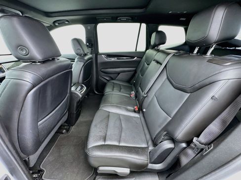 Used 2022 Cadillac XT6 Premium Luxury FWD image 16