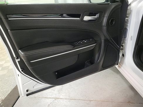 Used 2023 Chrysler 300 S image 21