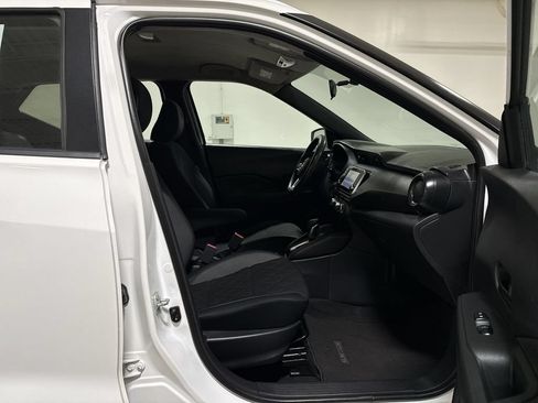 Used 2018 Nissan Kicks S FWD image 21