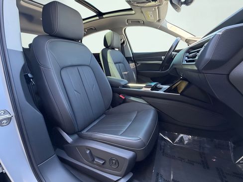 Used 2021 Audi e-tron Premium Plus w/ Premium Plus Package AWD/4WD image 40