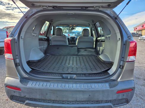 Used 2013 Kia Sorento LX w/ Convenience Pkg image 6
