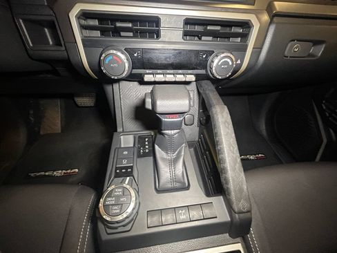 Certified 2025 Toyota Tacoma TRD Off-Road AWD/4WD image 11