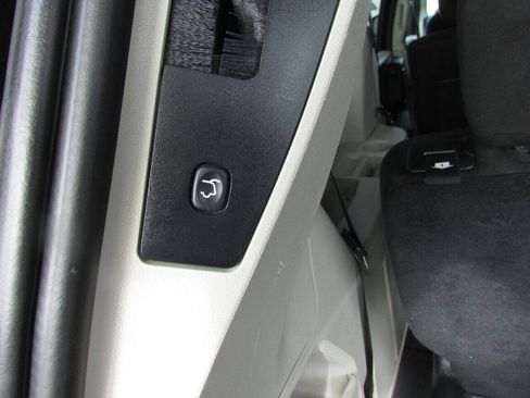 Used 2015 Dodge Grand Caravan SXT FWD image 24