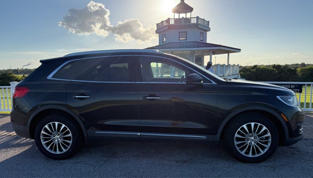 Used 2017 Lincoln MKX Select w/ Select Plus Package FWD image 4