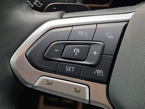 Used 2025 Volkswagen Atlas SEL Premium R-Line AWD/4WD image 32