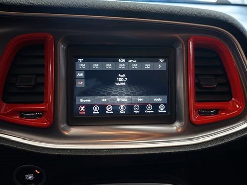 Used 2019 Dodge Challenger SXT image 28