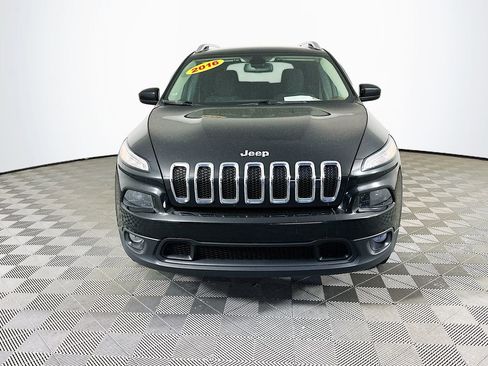 Used 2016 Jeep Cherokee Latitude w/ Cold Weather Group image 4