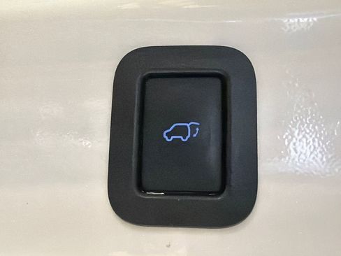 Used 2016 Toyota Highlander Limited w/ Driver Technology Package AWD/4WD image 21