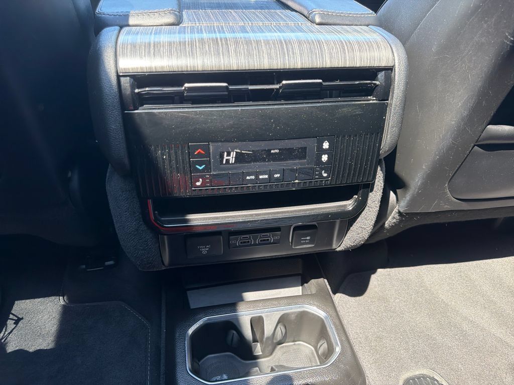 Used 2023 Jeep Wagoneer L Series III w/ Premium Group I RWD image 22