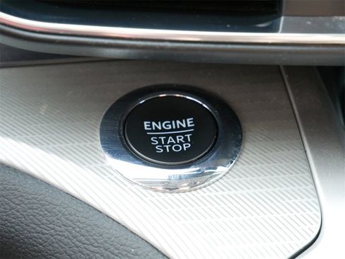 Used 2022 Ford Explorer XLT w/ Equipment Group 202A image 26
