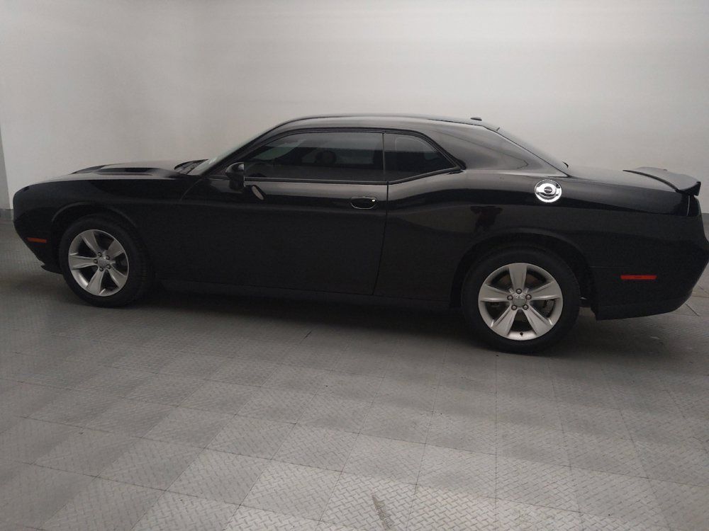 Used 2019 Dodge Challenger SXT RWD image 3