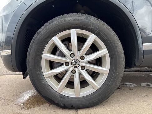 Used 2015 Volkswagen Touareg Sport image 27