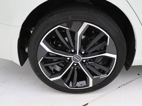 Used 2023 Nissan Altima 2.5 SR w/ SR Premium Package image 11