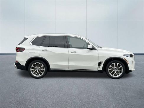Certified 2025 BMW X5 xDrive50e w/ Premium Package image 5