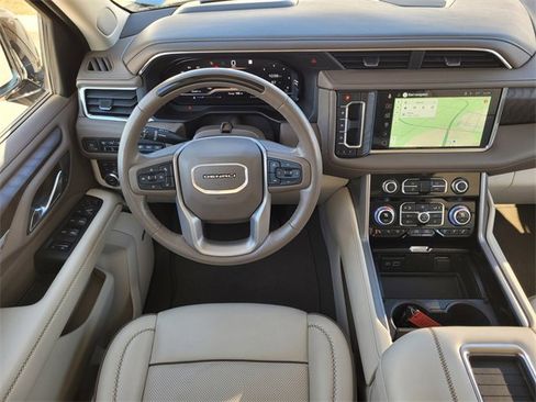Used 2023 GMC Yukon Denali w/ Denali Reserve Package image 10