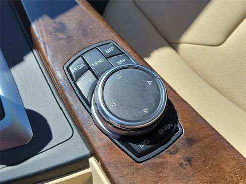 Used 2017 BMW 320i Sedan image 24