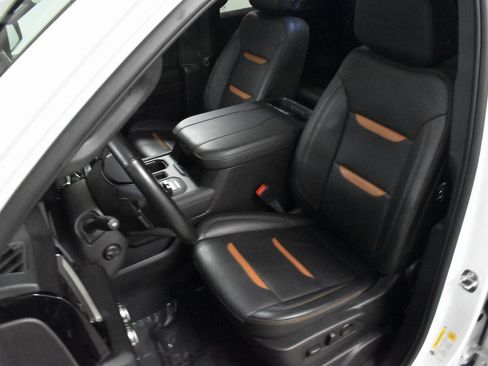 Used 2024 GMC Sierra 1500 AT4 w/ Technology Package image 12