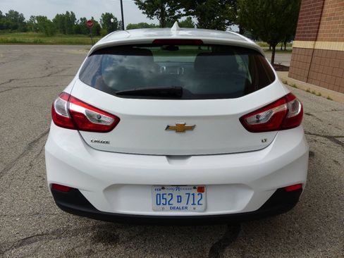 Used 2018 Chevrolet Cruze LT w/ Convenience Package FWD image 8