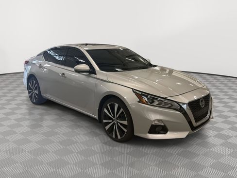 Used 2020 Nissan Altima 2.5 Platinum AWD/4WD image 1