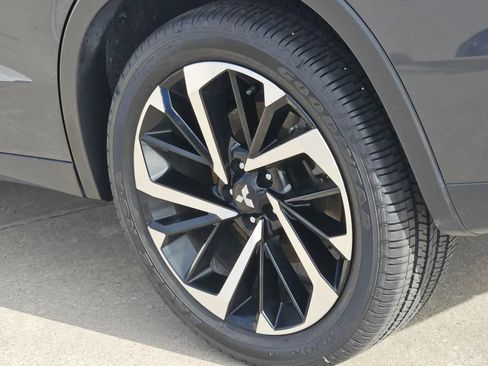 Used 2024 Mitsubishi Outlander SE image 27