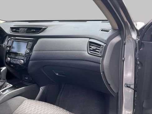 Used 2019 Nissan Rogue SV FWD image 18