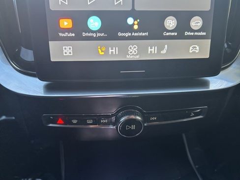 Certified 2025 Volvo XC90 B6 Plus image 25