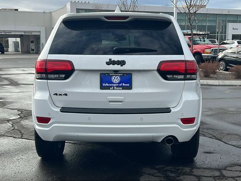 Used 2019 Jeep Grand Cherokee Altitude image 6