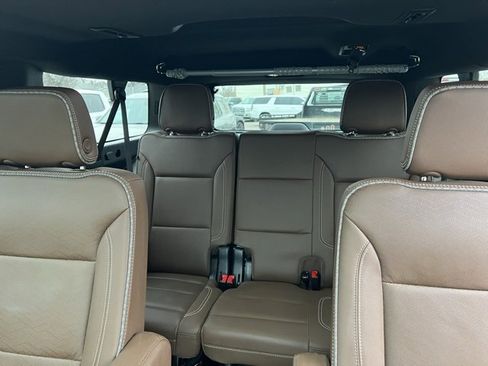 Used 2024 Chevrolet Suburban High Country image 34